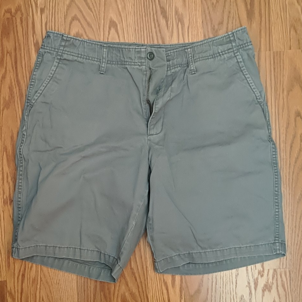Old Navy men's gray chino shorts